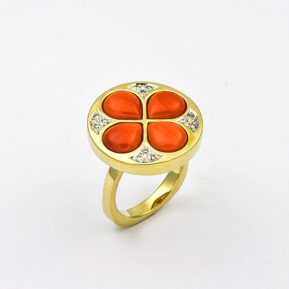 Ring aus 585 Gelbgold mit Koralle und Diamant, hochwertiger second hand Schmuck perfekt aufgearbeitet
