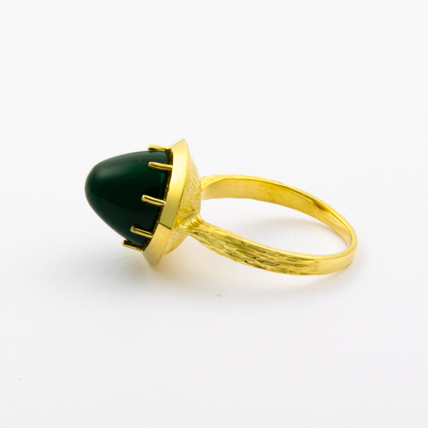 Ring aus 585 Gelbgold mit Malachit, nachhaltiger second hand Schmuck perfekt aufgearbeitet