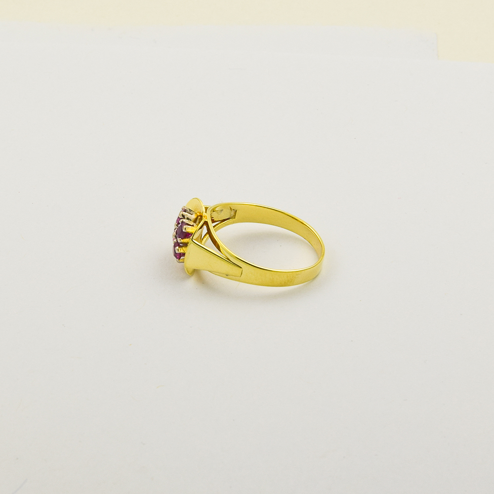 Ring aus 585 Gelbgold mit Rubin, nachhaltiger second hand Schmuck perfekt aufgearbeitet