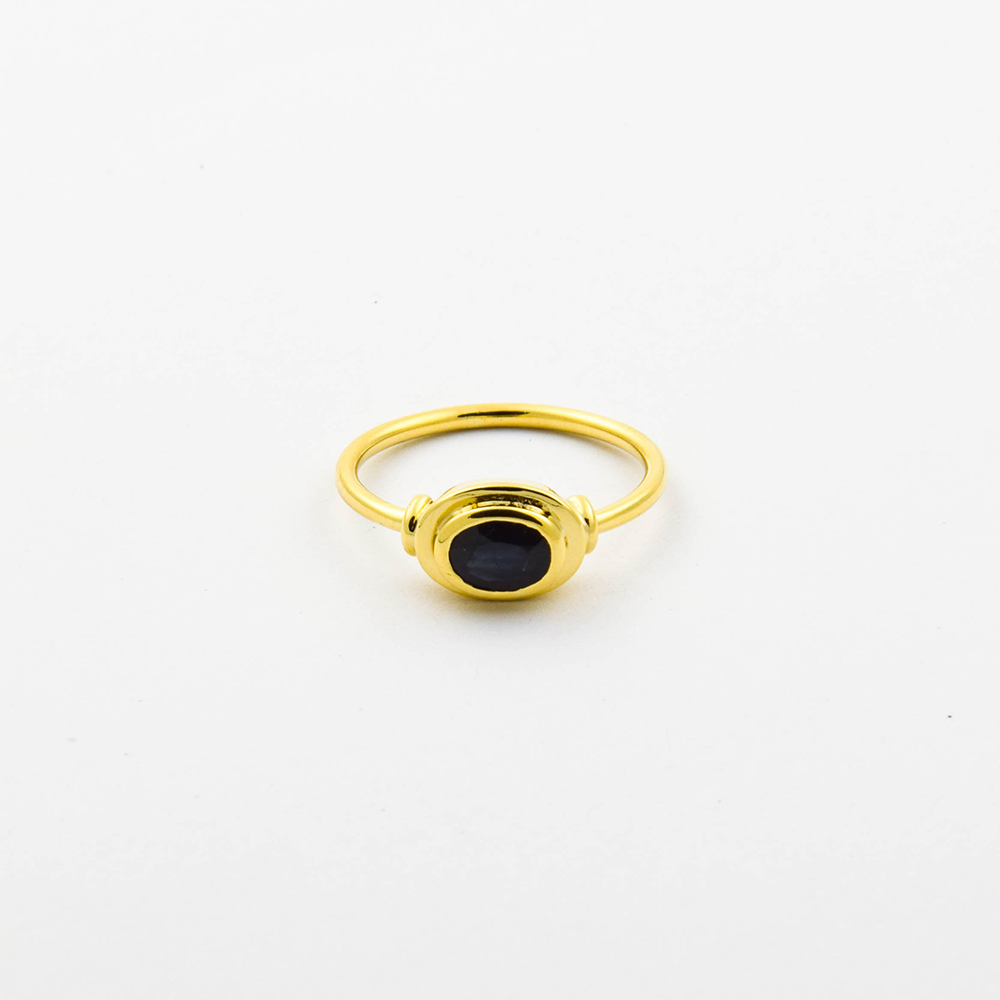 Ring aus 585 Gelbgold mit Saphir, nachhaltiger second hand Schmuck perfekt aufgearbeitet