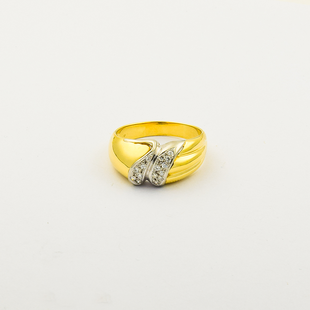 Ring aus 585 Gelb- und Weißgold mit Brillant, nachhaltiger second hand Schmuck perfekt aufgearbeitet