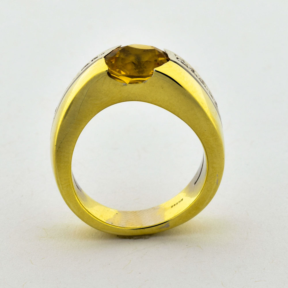Ring aus 585 Gelb- und Weißgold mit Citrin und Brillant, nachhaltiger second hand Schmuck perfekt aufgearbeitet