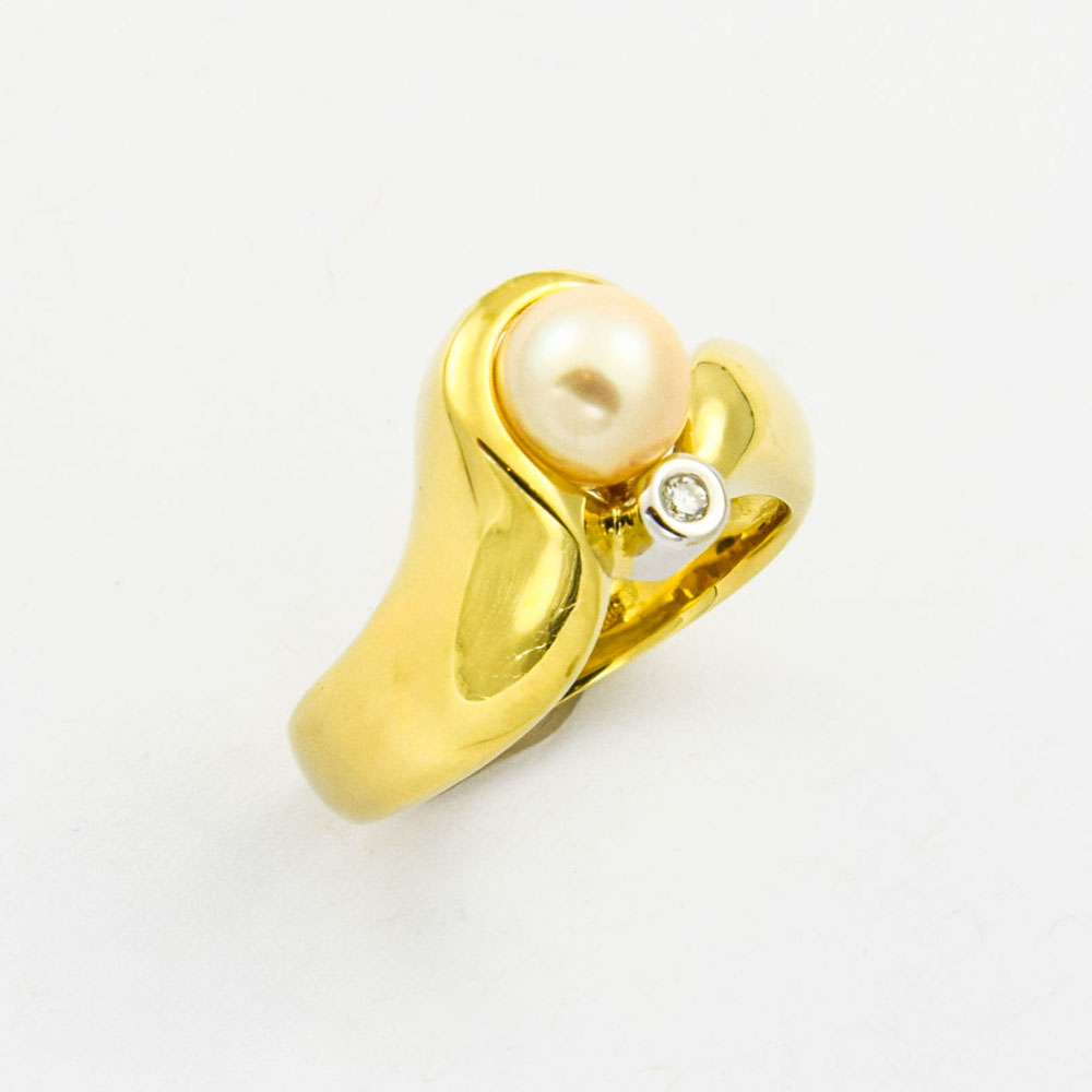 Perlenring aus 585 Gelb- und Weißgold mit Brillant, nachhaltiger second hand Schmuck perfekt aufgearbeitet