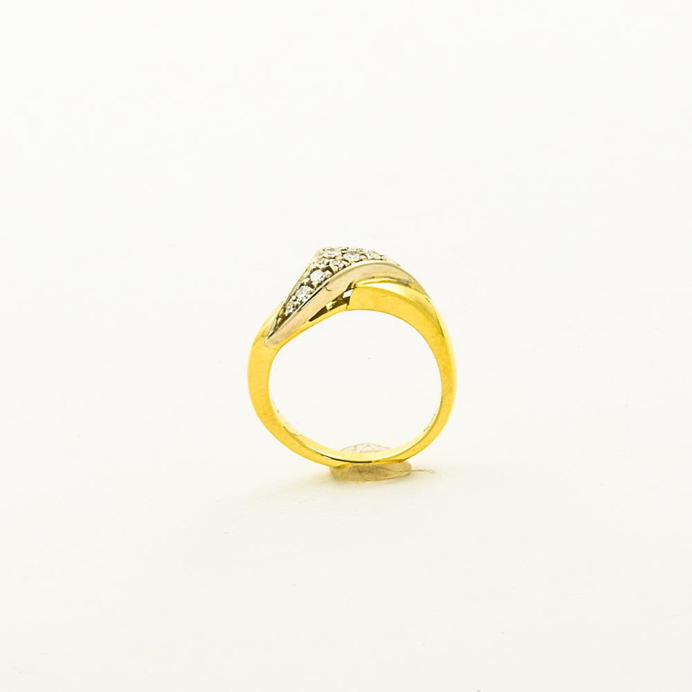 Ring aus 750 Gelb- und Weißgold mit Diamant, nachhaltiger second hand Schmuck perfekt aufgearbeitet