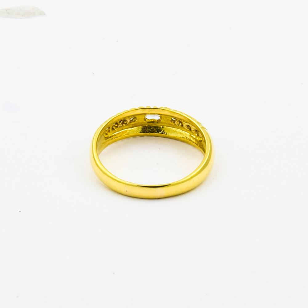 Ring aus 750 Gelb- und Weißgold mit Diamant und Brillant, nachhaltiger second hand Schmuck perfekt aufgearbeitet