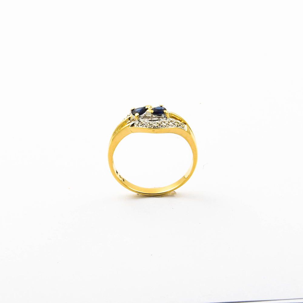 Saphirring aus 585 Gelb- und Weißgold mit Diamant, nachhaltiger second hand Schmuck perfekt aufgearbeitet