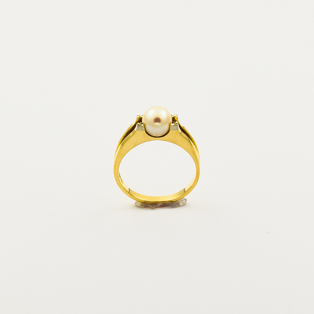 Ring aus 585 Gelb- und Weißgold mit Perle, nachhaltiger second hand Schmuck perfekt aufgearbeitet