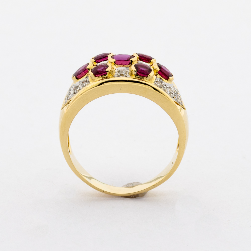 Ring aus 750 Gelb- und Weißgold mit Rubin und Brillant, nachhaltiger second hand Schmuck perfekt aufgearbeitet
