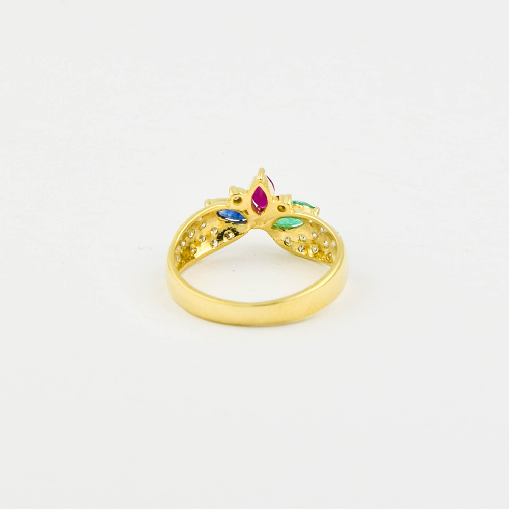 Ring aus 585 Gelb- und Weißgold mit Rubin, Saphir und Smaragd, nachhaltiger second hand Schmuck perfekt aufgearbeitet