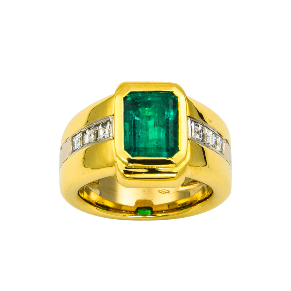 Ring aus 750 Gelb- und Weißgold mit Smaragd und Diamant, nachhaltiger second hand Schmuck perfekt aufgearbeitet