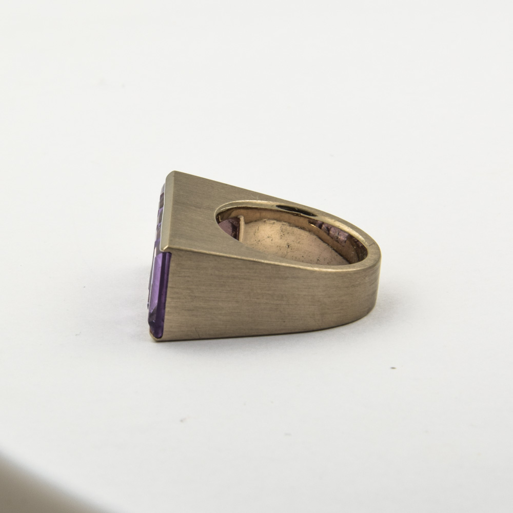 Ring Nonne? aus 750 Weißgold mit Amethyst, hochwertiger second hand Schmuck perfekt aufgearbeitet