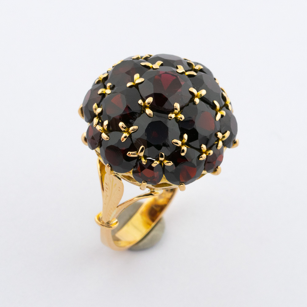Ring aus 750 Roségold mit Granat, nachhaltiger second hand Schmuck perfekt aufgearbeitet