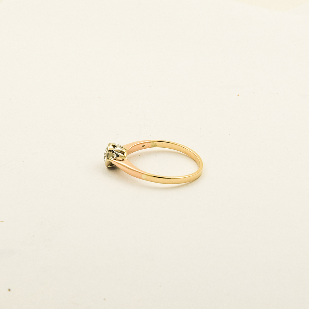 Ring aus 585 Rosé- und Weißgold mit Diamant, nachhaltiger second hand Schmuck perfekt aufgearbeitet
