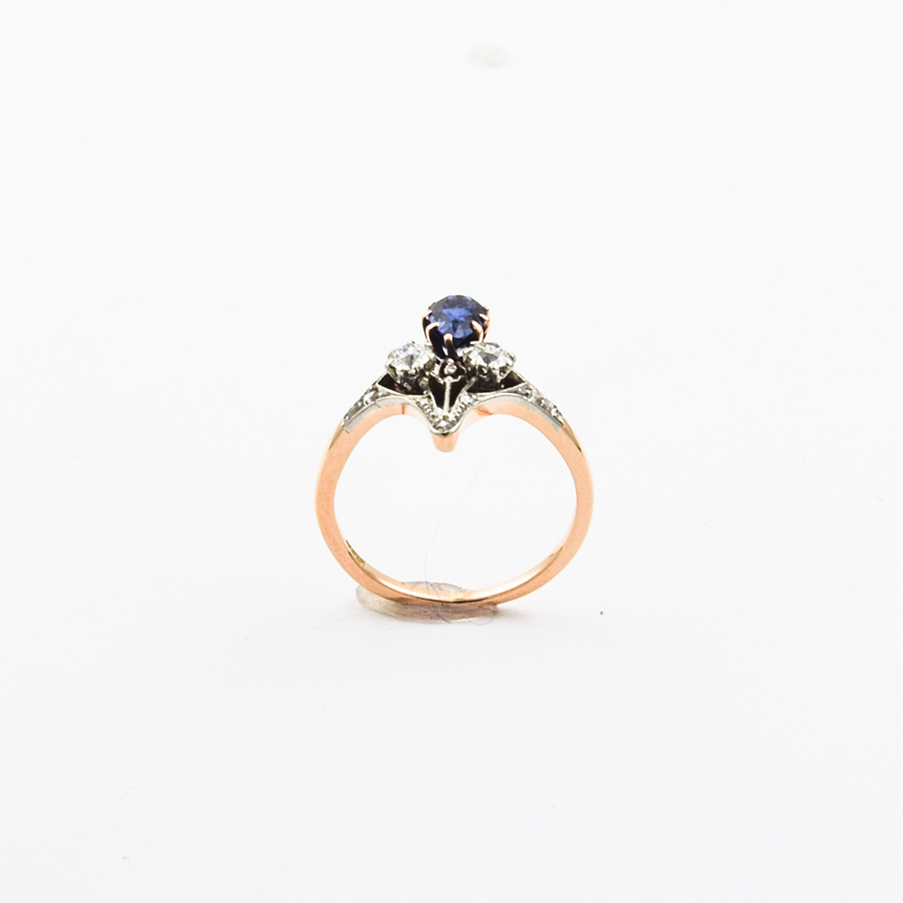 Ring aus 585 Rosé- und Weißgold mit Saphir und Diamant, nachhaltiger second hand Schmuck perfekt aufgearbeitet