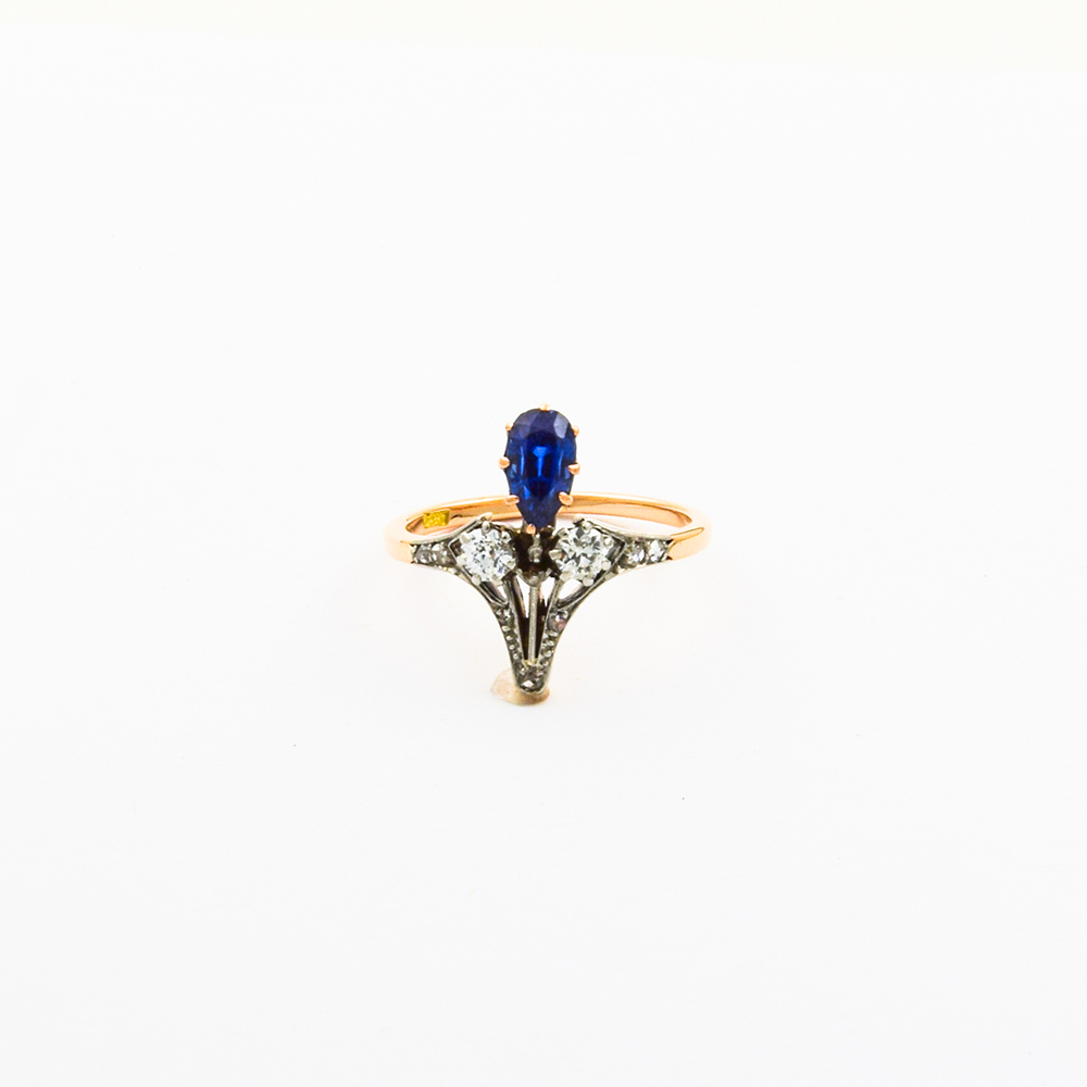 Ring aus 585 Rosé- und Weißgold mit Saphir und Diamant, nachhaltiger second hand Schmuck perfekt aufgearbeitet