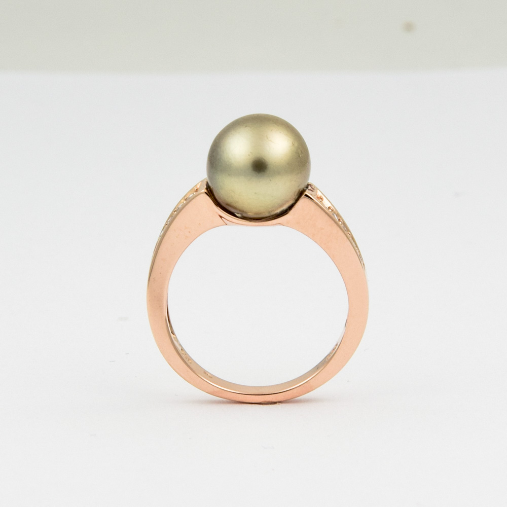 Ring aus 585 Rotgold mit Perle und Brillant, nachhaltiger second hand Schmuck perfekt aufgearbeitet