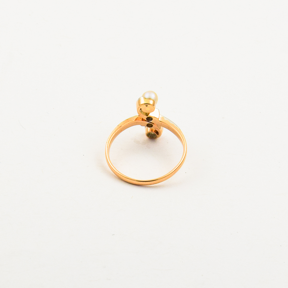 Ring aus 585 Rot- und Weißgold mit Perle, Brillant und Diamant, nachhaltiger second hand Schmuck perfekt aufgearbeitet