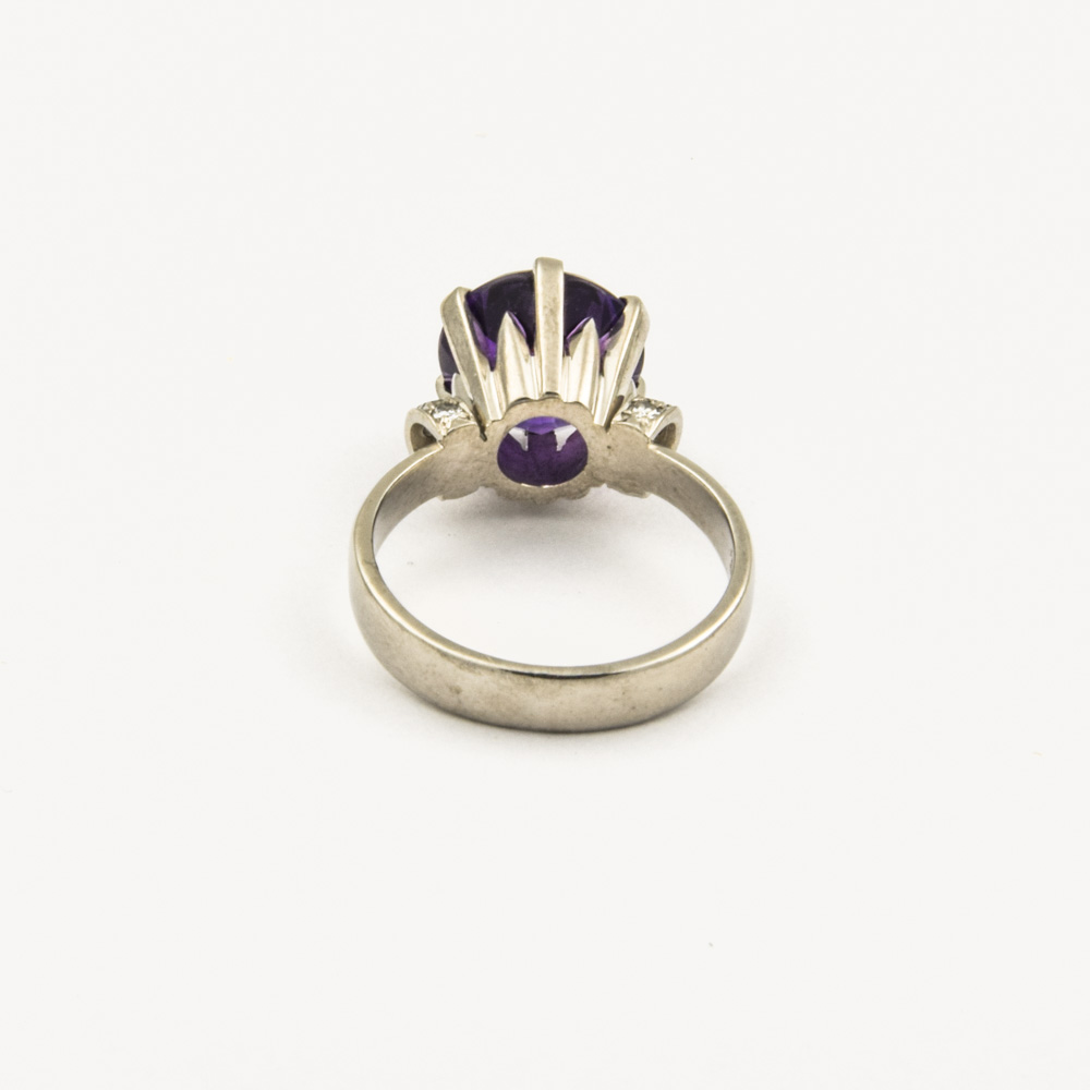 Ring aus 750 Weißgold mit Amethyst und Diamant, nachhaltiger second hand Schmuck perfekt aufgearbeitet