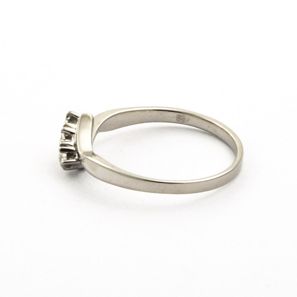 Ring aus 750 Weißgold mit Diamant, nachhaltiger second hand Schmuck perfekt aufgearbeitet