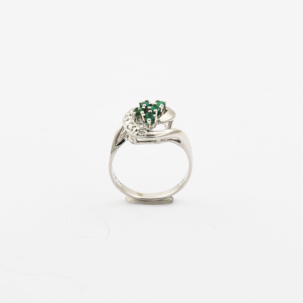 Smaragdring aus 585 Weißgold mit Diamant, nachhaltiger second hand Schmuck perfekt aufgearbeitet