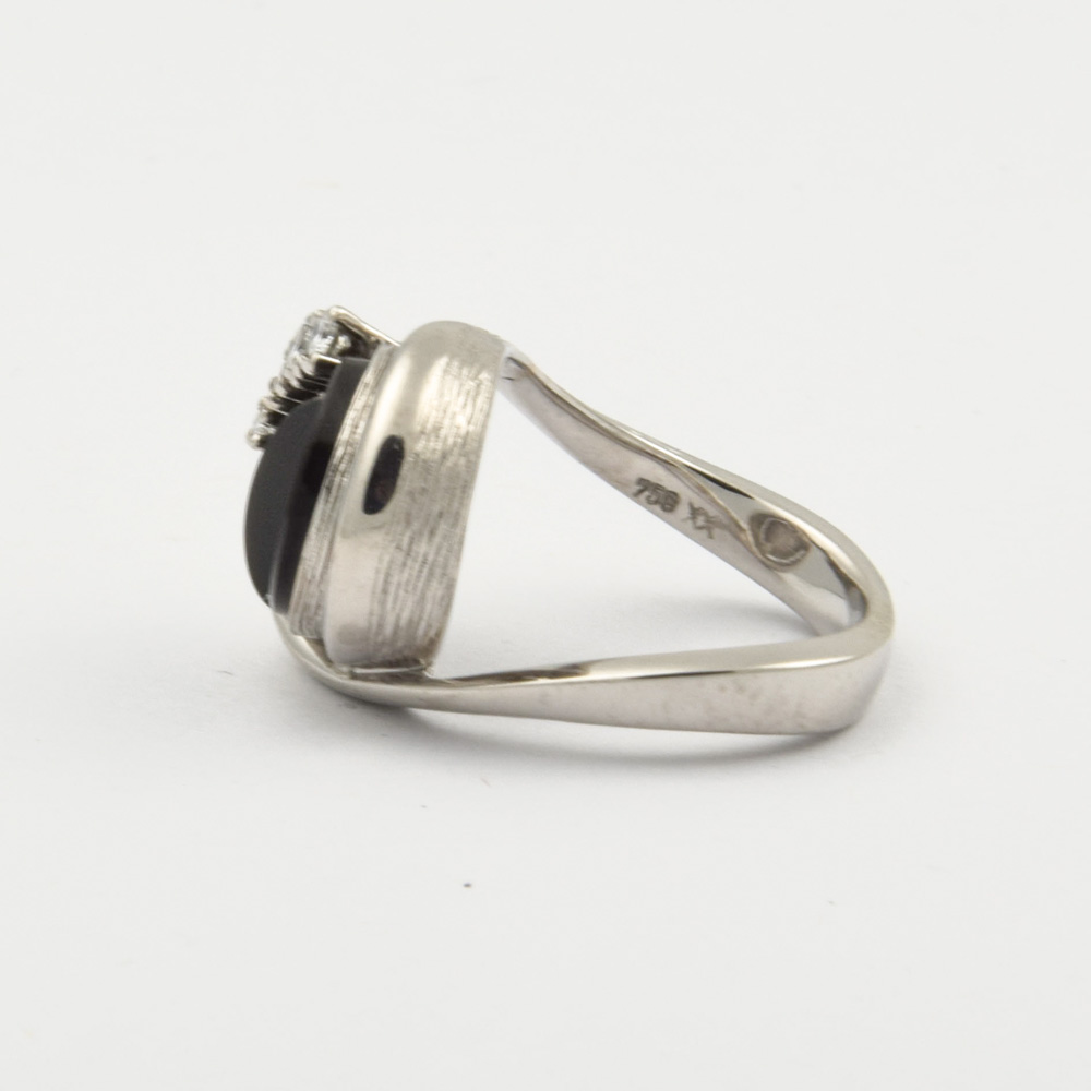 Ring aus 750 Weißgold mit Onyx und Brillant, nachhaltiger second hand Schmuck perfekt aufgearbeitet