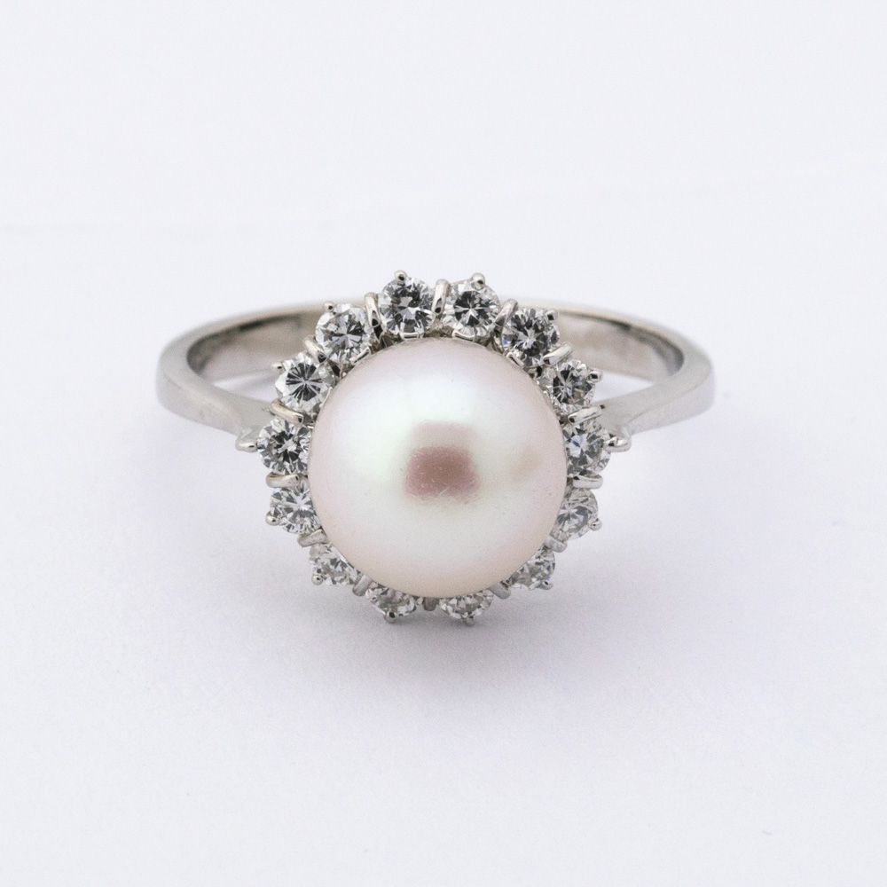 Ring aus 750 Weißgold mit Perle und Brillant, hochwertiger second hand Schmuck perfekt aufgearbeitet