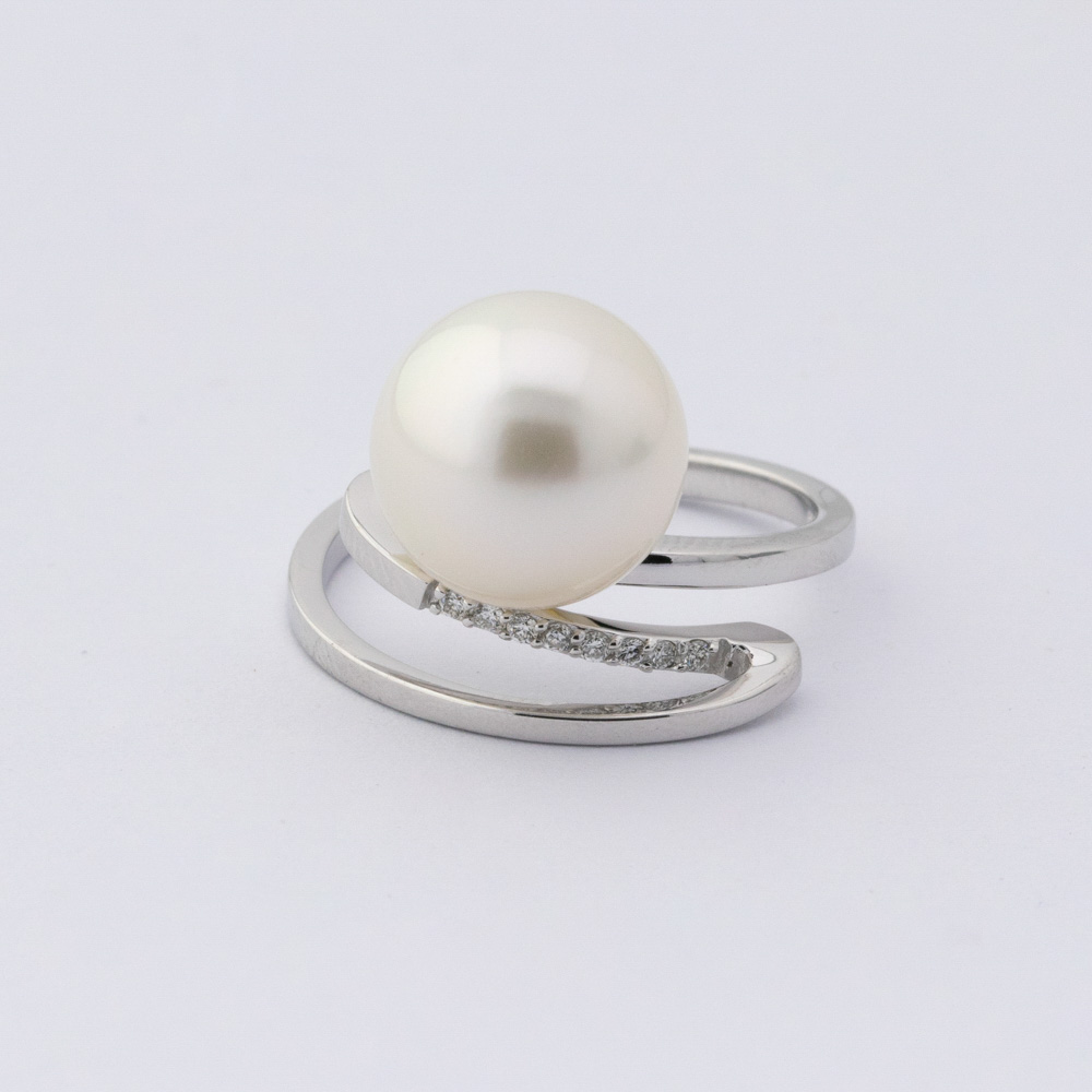 Ring aus 585 Weißgold mit Perle und Brillant, hochwertiger second hand Schmuck perfekt aufgearbeitet