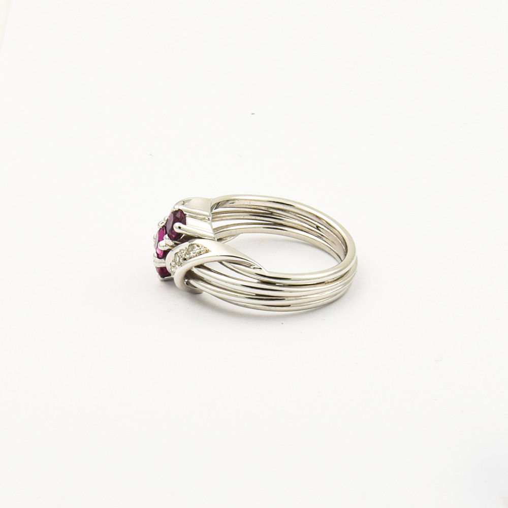 Ring aus 585 Weißgold mit Rubin und Diamant, nachhaltiger second hand Schmuck perfekt aufgearbeitet
