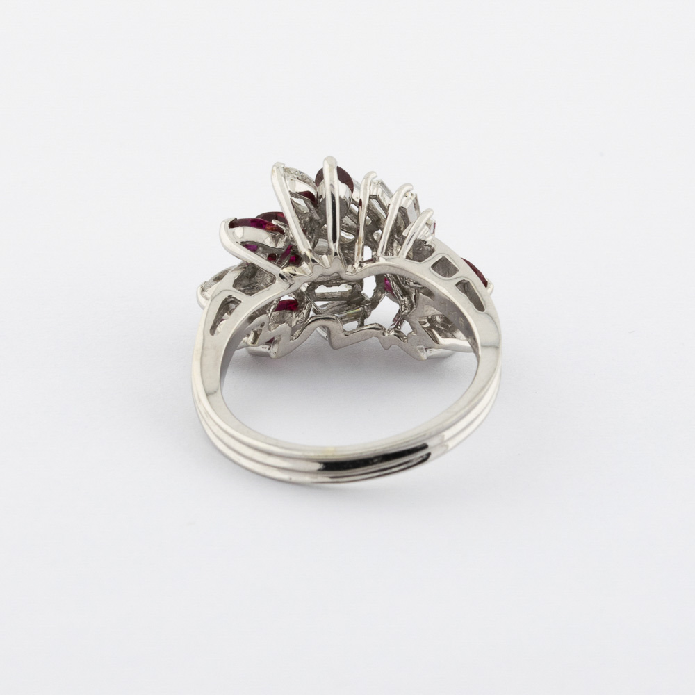 Ring aus 750 Weißgold mit Rubin und Diamant, hochwertiger second hand Schmuck perfekt aufgearbeitet