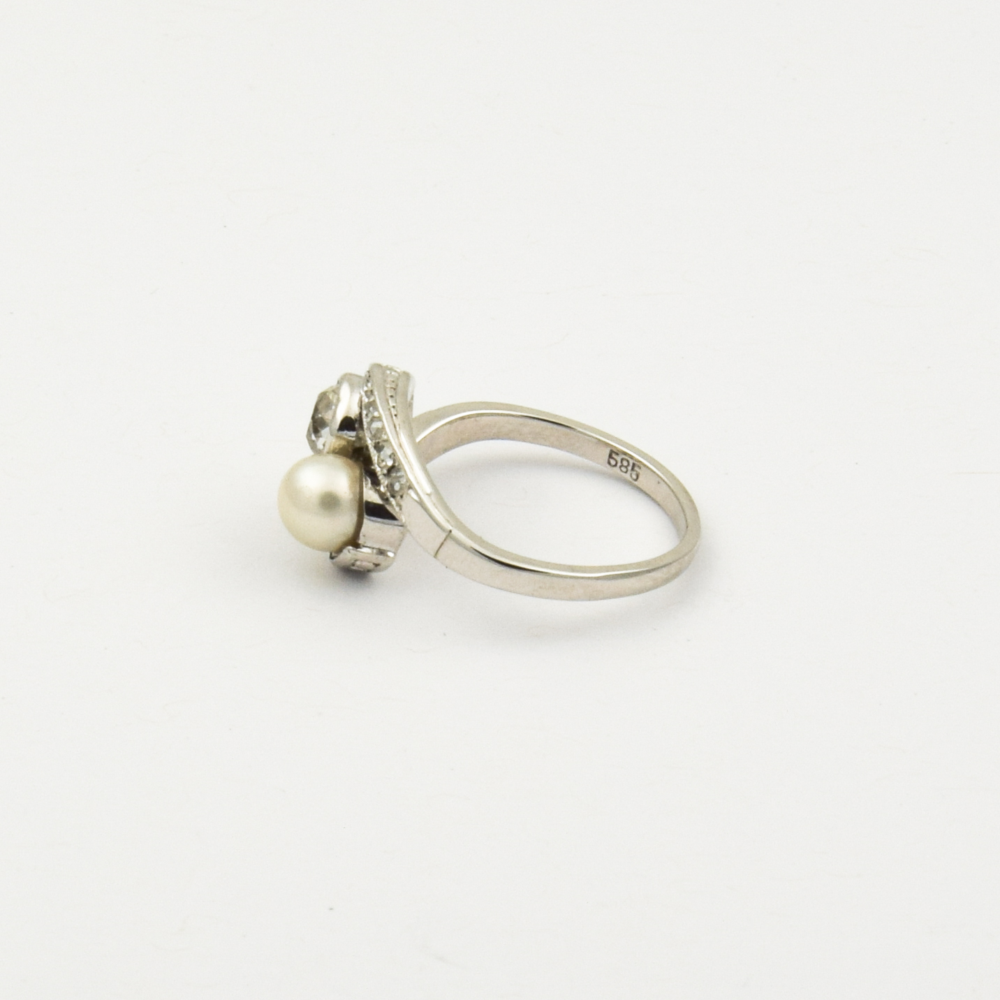 Toi-et-Moi Ring aus 585 Weißgold mit Perle und Diamant, nachhaltiger second hand Schmuck perfekt aufgearbeitet