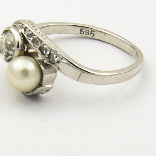 Toi-et-Moi Ring aus 585 Weißgold mit Perle und Diamant, nachhaltiger second hand Schmuck perfekt aufgearbeitet