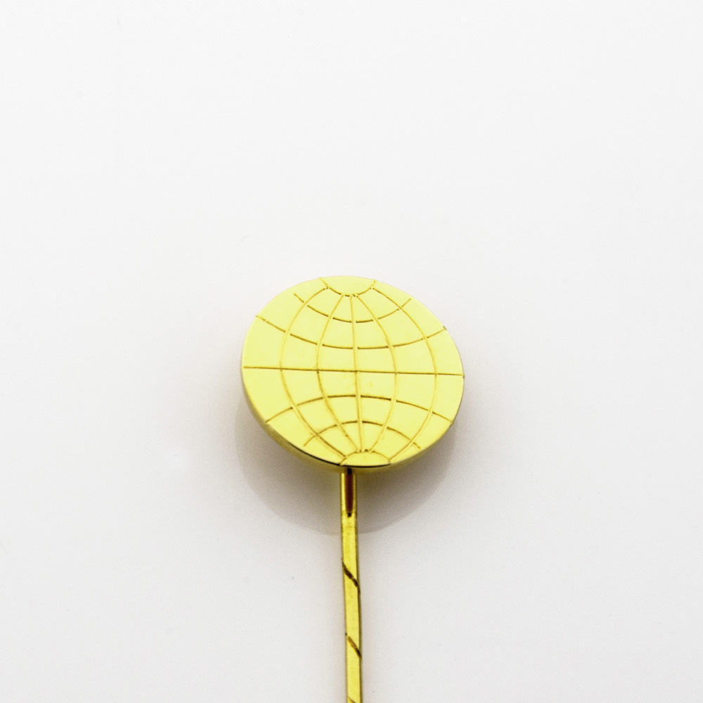 Hild Anstecknadel Globus aus 750 Gelbgold, nachhaltiger second hand Schmuck perfekt aufgearbeitet