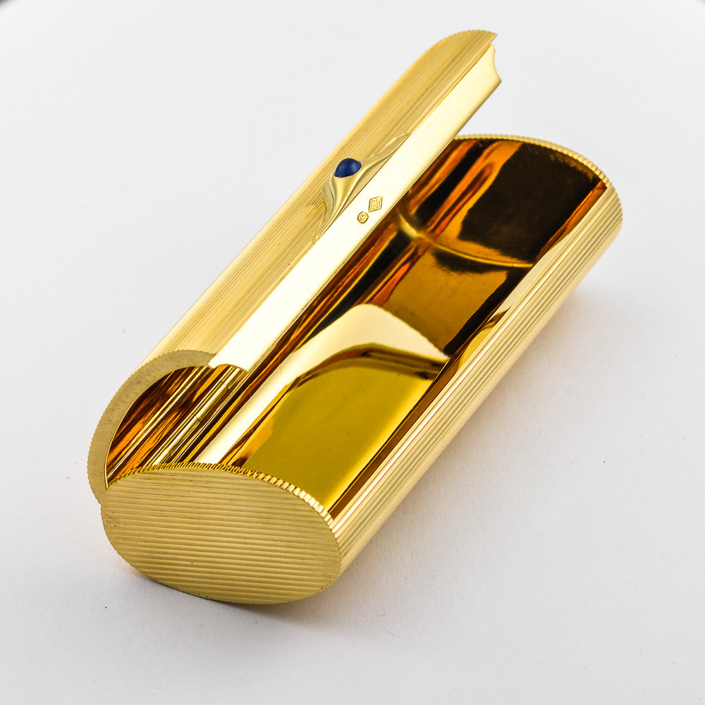 Zigarettenetui aus 750 Gelbgold mit Saphir, hochwertiger second hand Schmuck perfekt aufgearbeitet