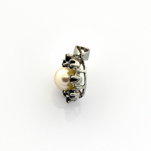 Perlenanhänger aus 585 Weißgold mit Saphir, nachhaltiger second hand Schmuck perfekt aufgearbeitet