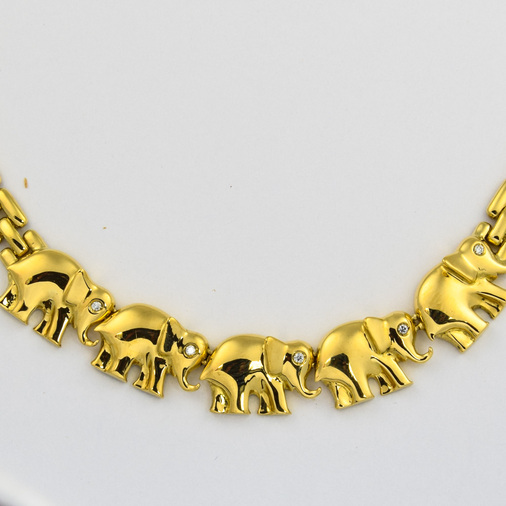 Collier 5 Elefanten aus 750 Gelbgold mit Diamant, nachhaltiger second hand Schmuck perfekt aufgearbeitet