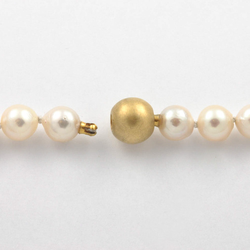 Perlenkette mit Schließe aus 750 Gelbgold, 43 cm, hochwertiger second hand Schmuck perfekt aufgearbeitet