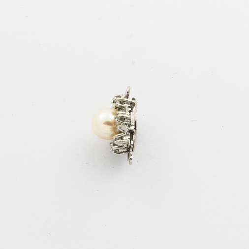 Schließe aus 585 Weißgold mit Perle und Diamant, nachhaltiger second hand Schmuck perfekt aufgearbeitet
