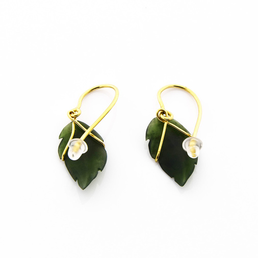 Ohrhänger aus 750 Gelbgold mit Jade, nachhaltiger second hand Schmuck perfekt aufgearbeitet