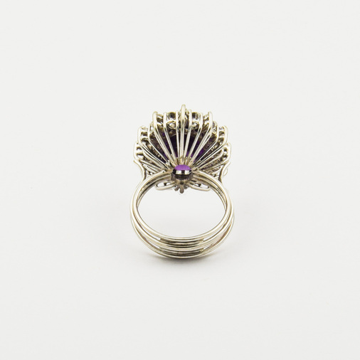 Entourage-Ring aus 750 Weißgold mit Amethyst, Diamant und Brillant, nachhaltiger second hand Schmuck perfekt aufgearbeitet