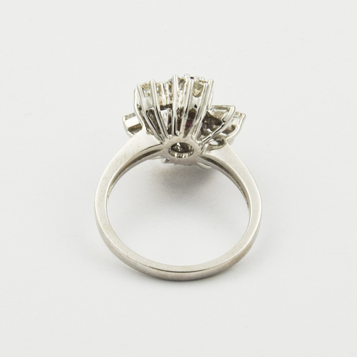 Entourage-Ring aus 585 Weißgold mit Rubin, Diamant und Brillant, nachhaltiger second hand Schmuck perfekt aufgearbeitet