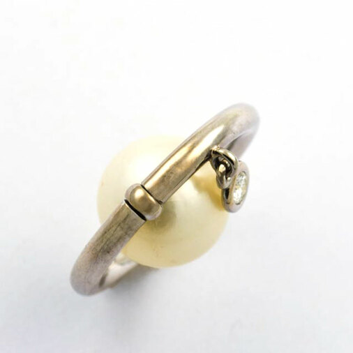 Katzler Perlenring aus 750 Weißgold mit Brillant, nachhaltiger second hand Schmuck perfekt aufgearbeitet