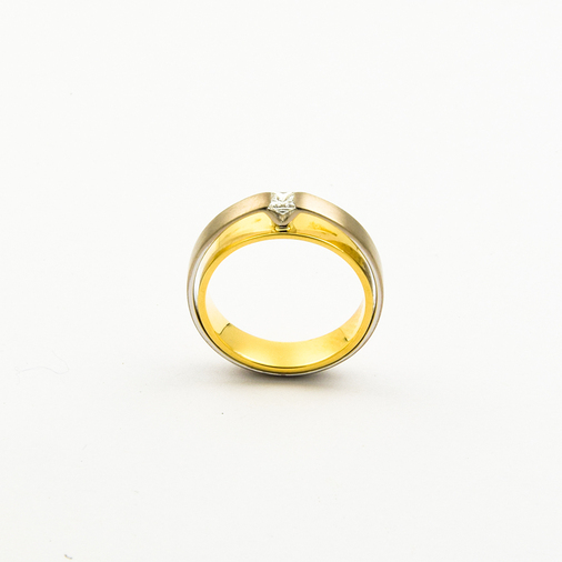 Quinn Ring aus 750 Gelb- und Weißgold mit Diamant, nachhaltiger second hand Schmuck perfekt aufgearbeitet