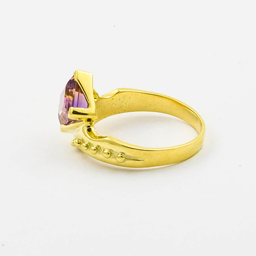 Ring aus 585 Gelbgold mit Amethyst, nachhaltiger second hand Schmuck perfekt aufgearbeitet