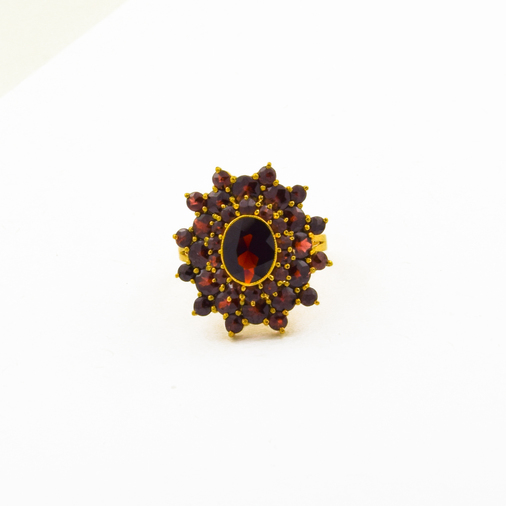 Ring aus 333 Gelbgold mit Granat, nachhaltiger second hand Schmuck perfekt aufgearbeitet