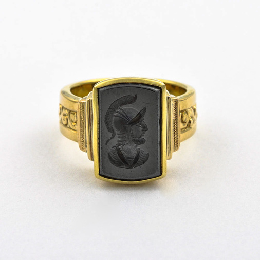 Ring aus 585 Gelbgold mit Hämatit, hochwertiger second hand Schmuck perfekt aufgearbeitet