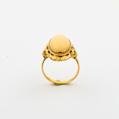 Ring aus 750 Gelbgold mit Koralle, nachhaltiger second hand Schmuck perfekt aufgearbeitet
