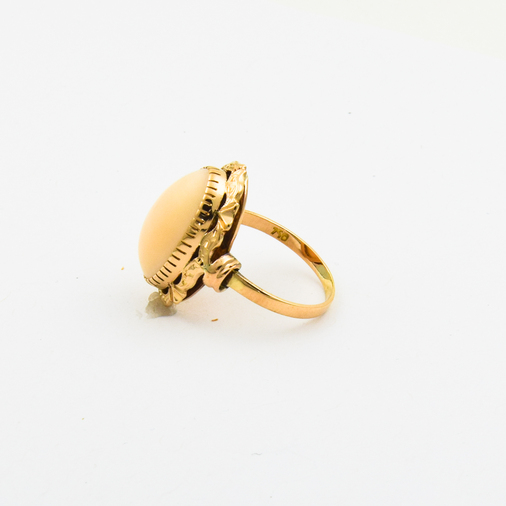 Ring aus 750 Gelbgold mit Koralle, nachhaltiger second hand Schmuck perfekt aufgearbeitet