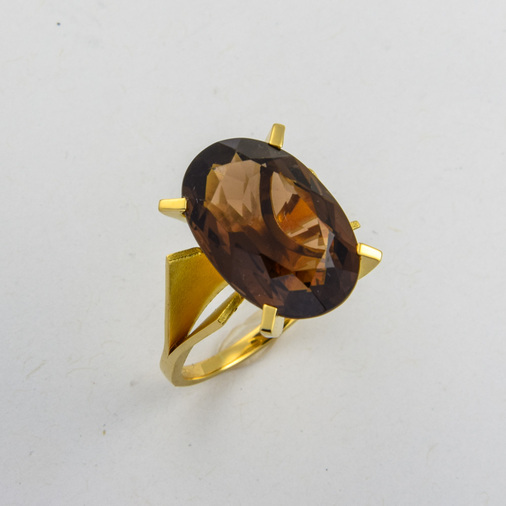 Ring aus 750 Gelbgold mit Rauchquarz, nachhaltiger second hand Schmuck perfekt aufgearbeitet