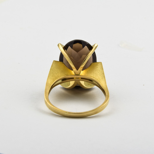 Ring aus 750 Gelbgold mit Rauchquarz, nachhaltiger second hand Schmuck perfekt aufgearbeitet
