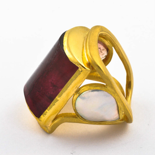 Ring aus 900 Gelbgold mit Turmalin und Perle, hochwertiger second hand Schmuck perfekt aufgearbeitet